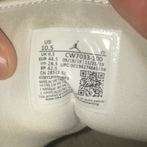 Air Jordan one retro lows 10.5 - Picture 4 of 5